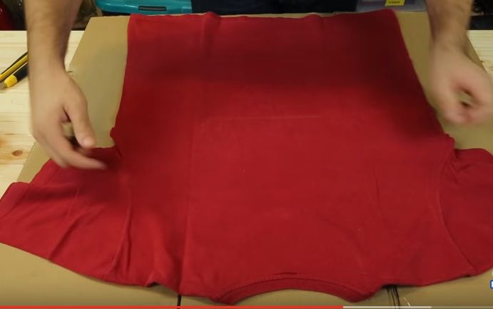 Dobrar roupa vai ser rápido e divertido com esta máquina artesanal. Aprende a fazer a tua