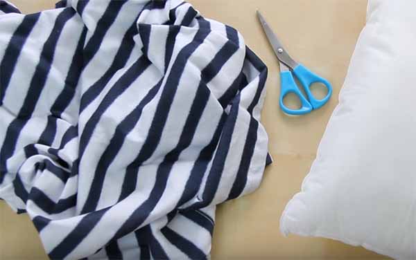 Excelentes dicas para reciclar as camisas velhas sem precisar de costurar