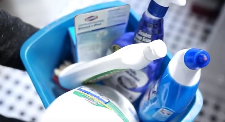 Limpar a casa de banho vai deixar de ser um sacrifício depois de ver estas dicas
