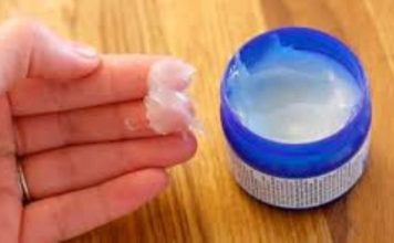 Benefícios de colocar Vick Vaporub nos pés antes de dormir