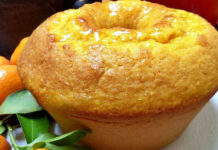 Bolo de natas e laranja grande e húmido