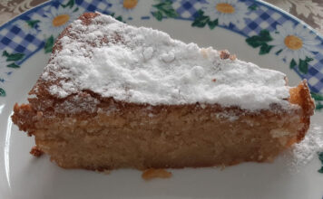 Este bolo de amêndoa fica maravilhoso e é bem fácil de fazer