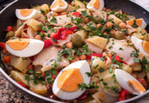 Salada de bacalhau com batata e grão de bico (fácil de fazer e fica tão boa)